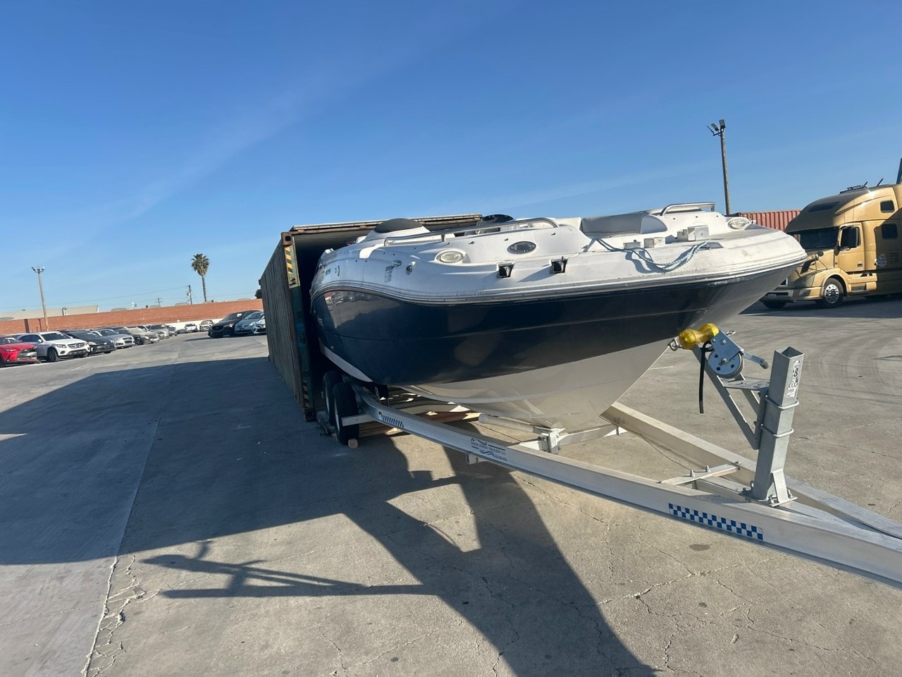 Погрузка катера в контейнер